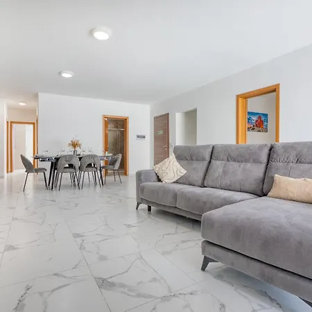 New! Sant Anna Residences, 3 By Sf Homes Appartement